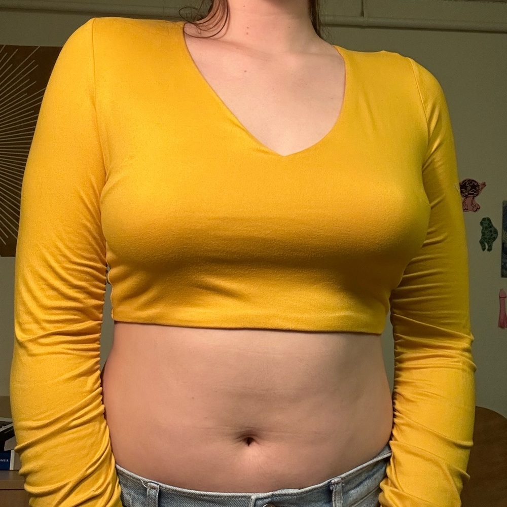 Long-sleeve yellow crop top size L